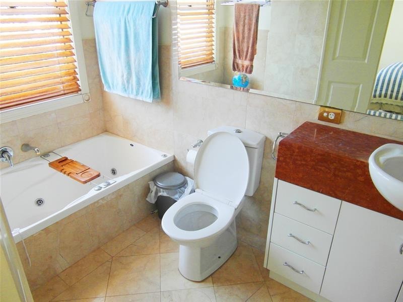 103 Salerno Street ‘Raffles on Capri’, Isle Of Capri QLD 4217