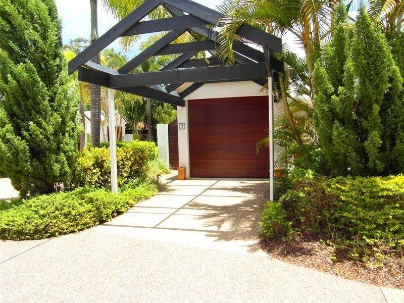 103 Salerno Street ‘Raffles on Capri’, Isle Of Capri QLD 4217