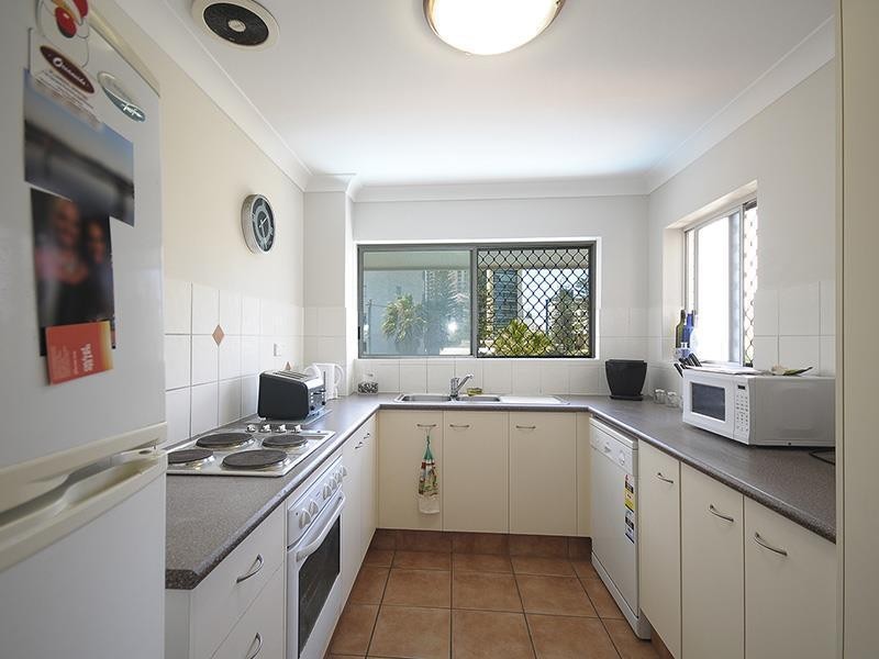 4 Fern Street “Halycon Place”, Surfers Paradise QLD 4217