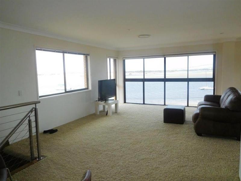 6/250 Marine Parade, Labrador QLD 4215