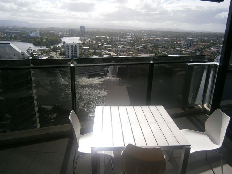 9 Ferny Avenue (Circle on Cavil), Surfers Paradise QLD 4217