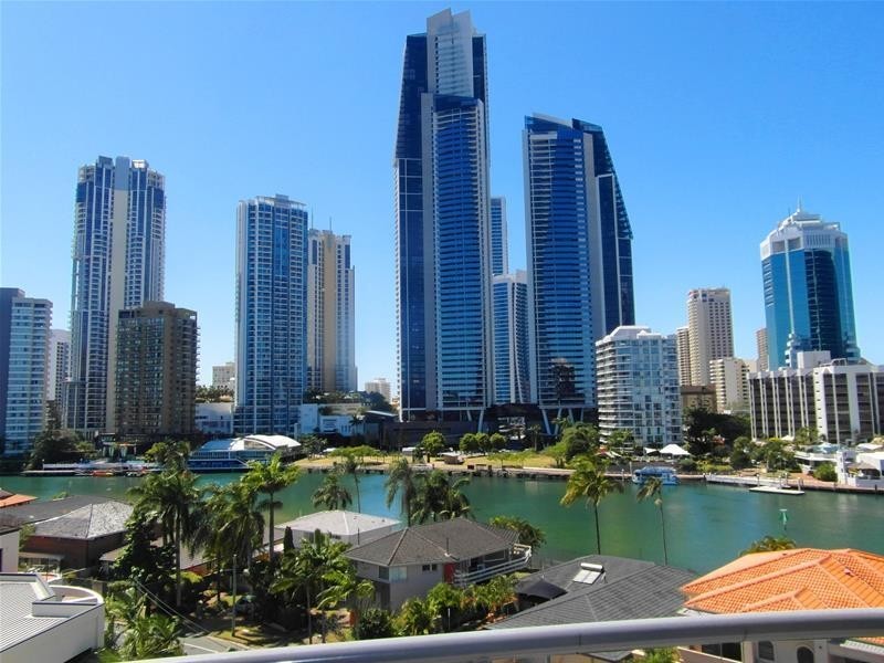 6 Tarcoola Crescent ‘Riva on Chevron’, Chevron Island QLD 4217