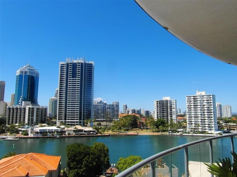 6 Tarcoola Crescent ‘Riva on Chevron’, Chevron Island QLD 4217