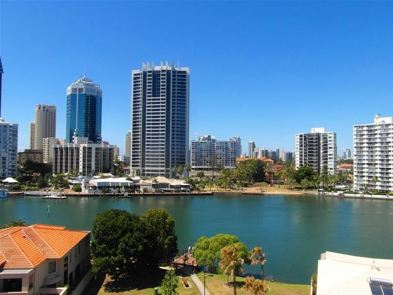 6 Tarcoola Crescent ‘Riva on Chevron’, Chevron Island QLD 4217