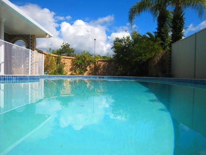 8 McIlwraith Avenue, Sorrento QLD 4217