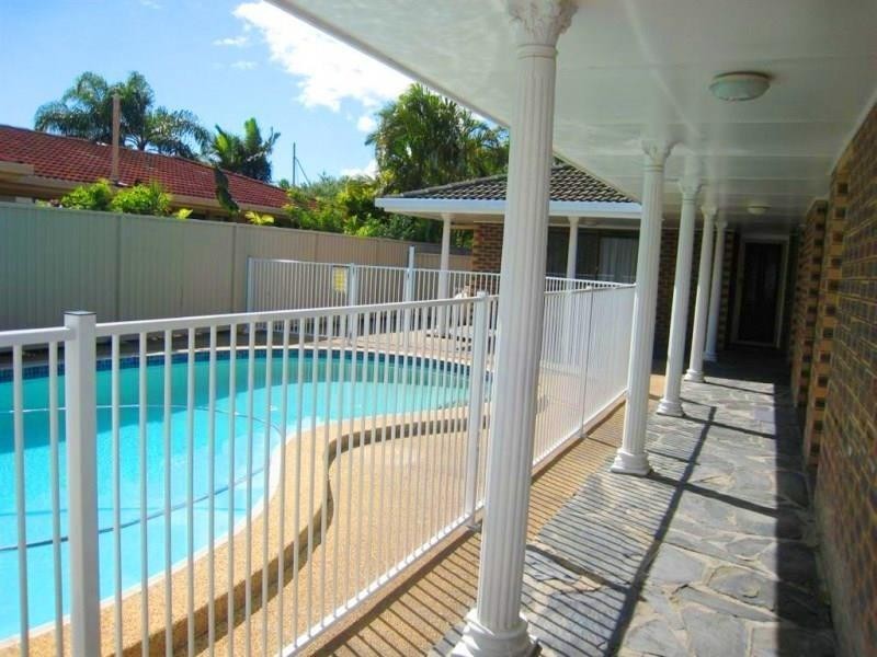 8 McIlwraith Avenue, Sorrento QLD 4217