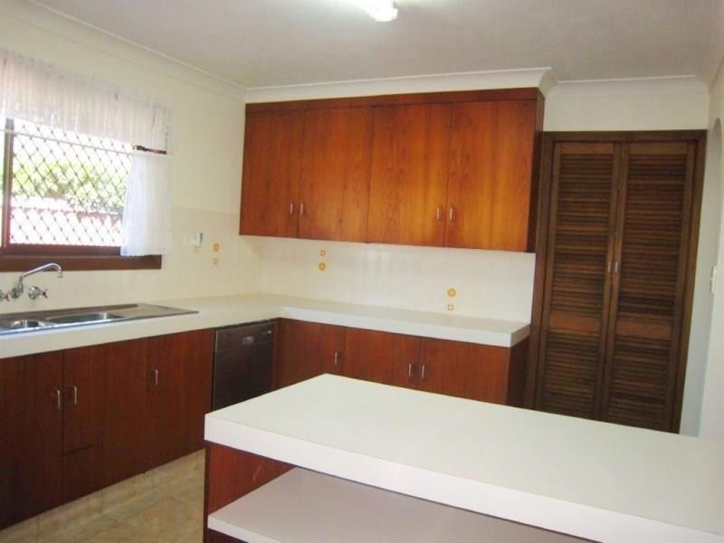 8 McIlwraith Avenue, Sorrento QLD 4217