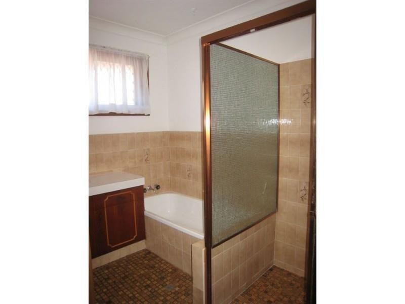 8 McIlwraith Avenue, Sorrento QLD 4217