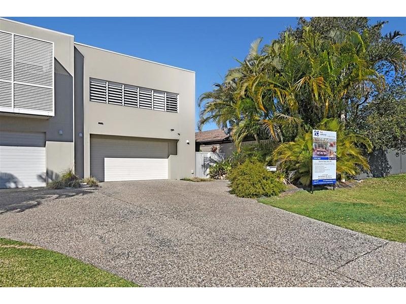 2/3 Sandown Avenue, Bundall QLD 4217