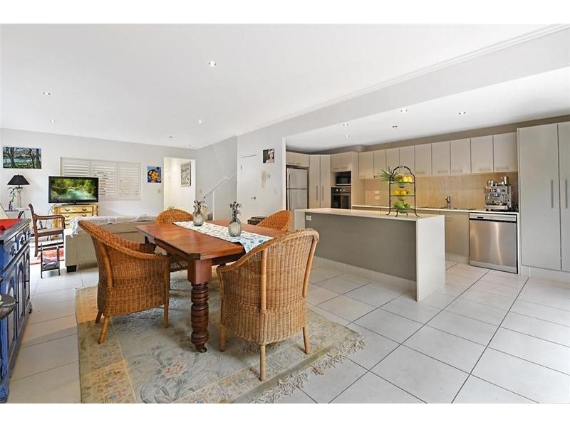 2/3 Sandown Avenue, Bundall QLD 4217