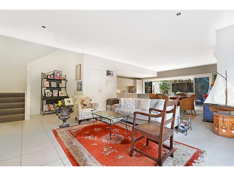 2/3 Sandown Avenue, Bundall QLD 4217