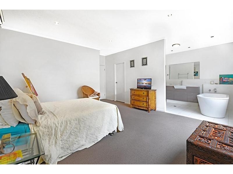 2/3 Sandown Avenue, Bundall QLD 4217