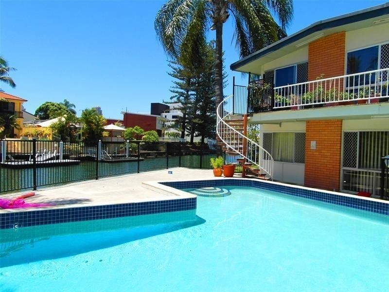 5 Holborow Close, Surfers Paradise QLD 4217