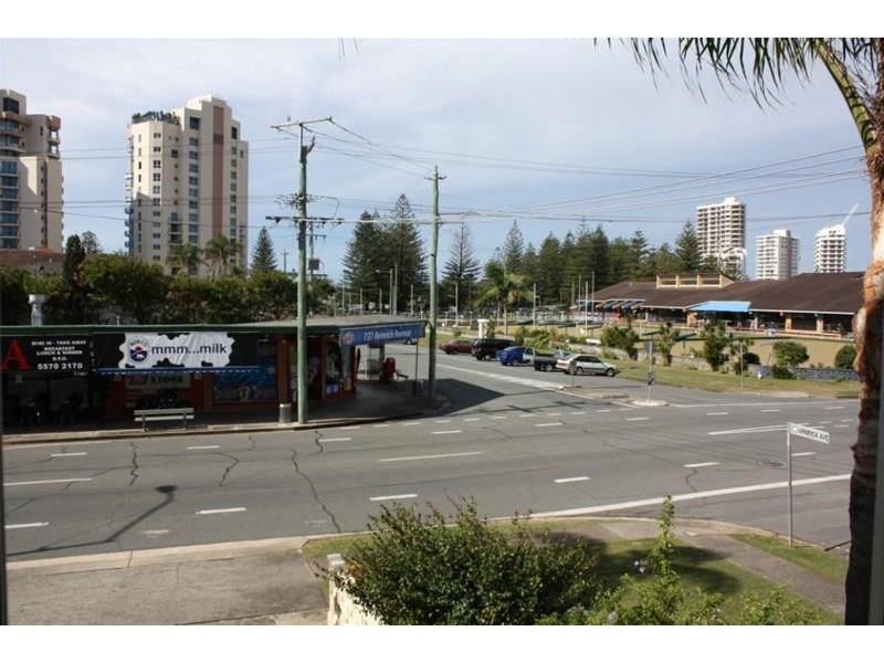 21 Armrick Avenue, Broadbeach QLD 4218