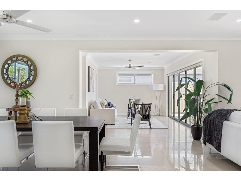 13 Coogeen Street, Sorrento QLD 4217