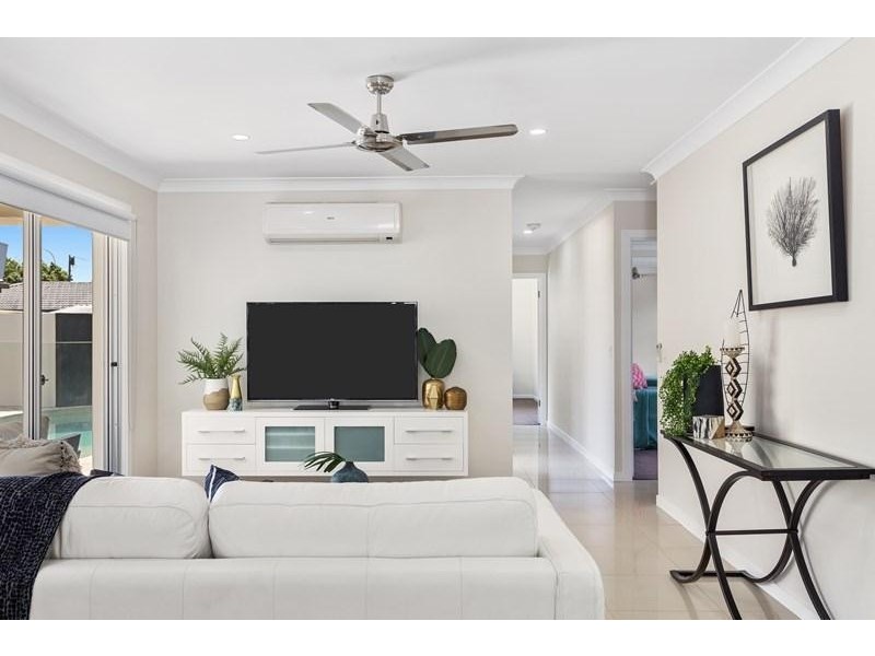 13 Coogeen Street, Sorrento QLD 4217