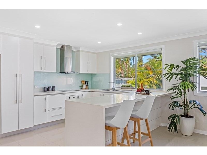 13 Coogeen Street, Sorrento QLD 4217