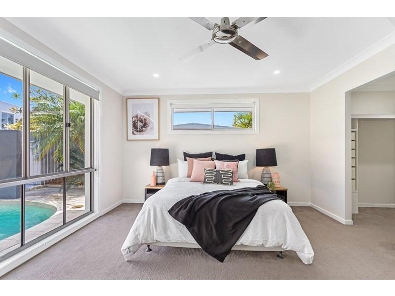 13 Coogeen Street, Sorrento QLD 4217