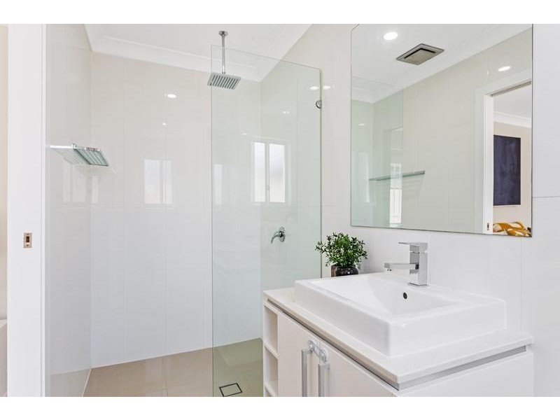 13 Coogeen Street, Sorrento QLD 4217