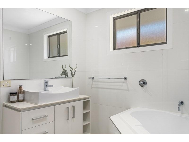 13 Coogeen Street, Sorrento QLD 4217