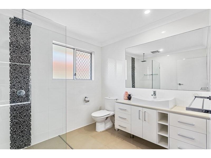 13 Coogeen Street, Sorrento QLD 4217