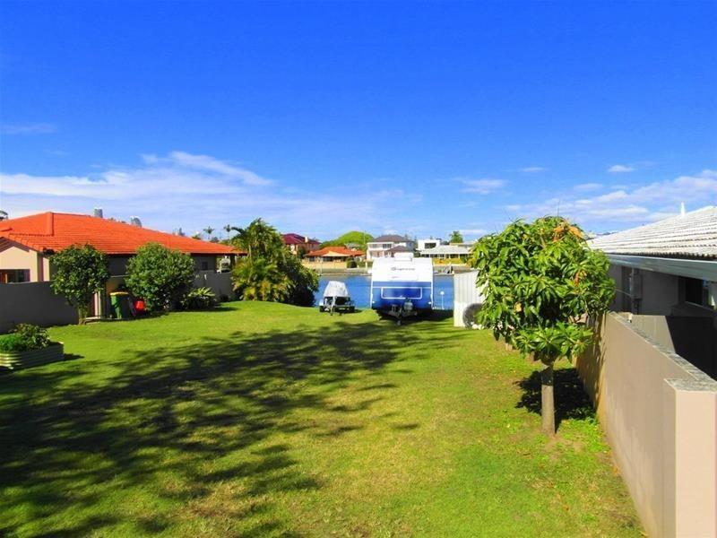 126 Amalfi Drive, Isle Of Capri QLD 4217
