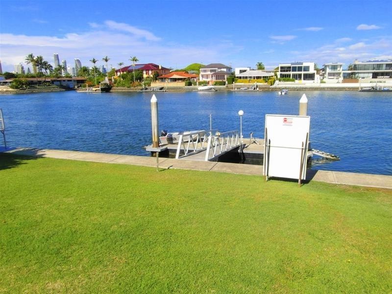 126 Amalfi Drive, Isle Of Capri QLD 4217