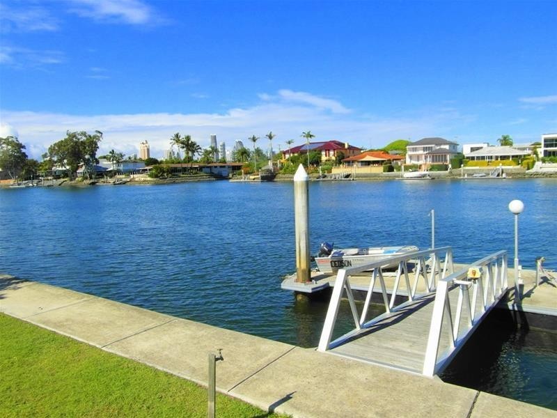 126 Amalfi Drive, Isle Of Capri QLD 4217