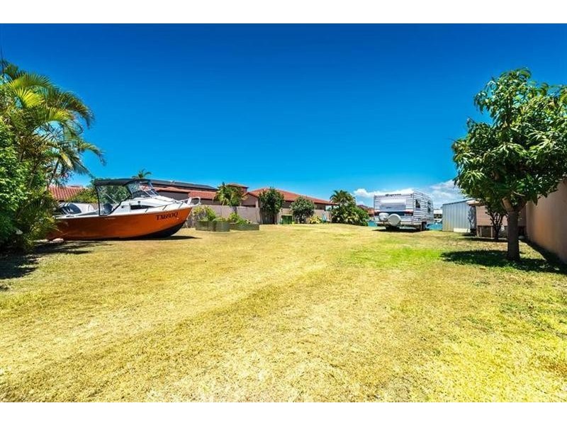126 Amalfi Drive, Isle Of Capri QLD 4217