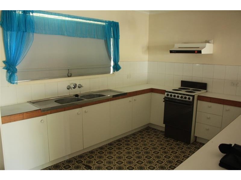 38 Darrambal Street, Chevron Island QLD 4217