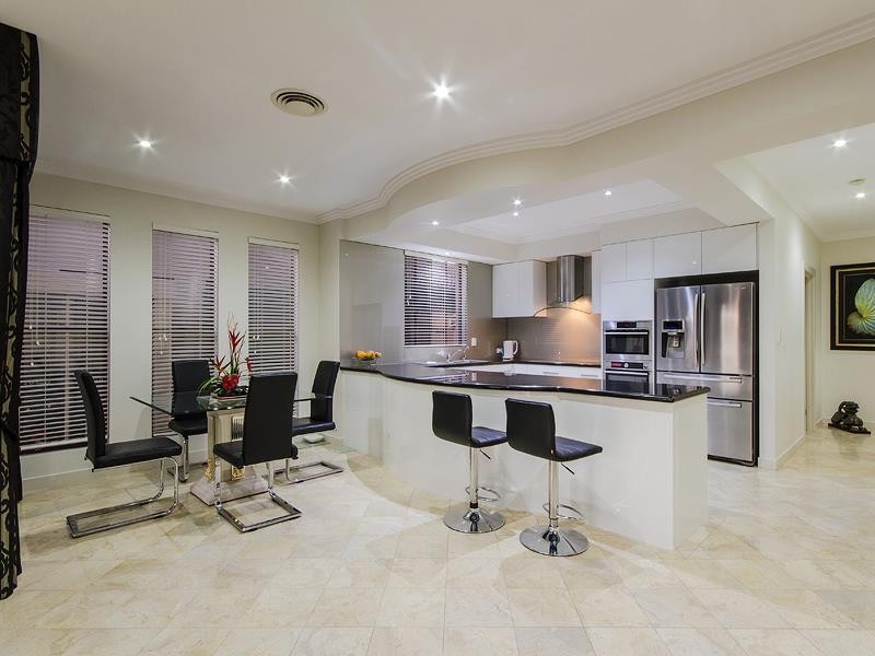 14 Seafarer Court, Paradise Waters QLD 4217