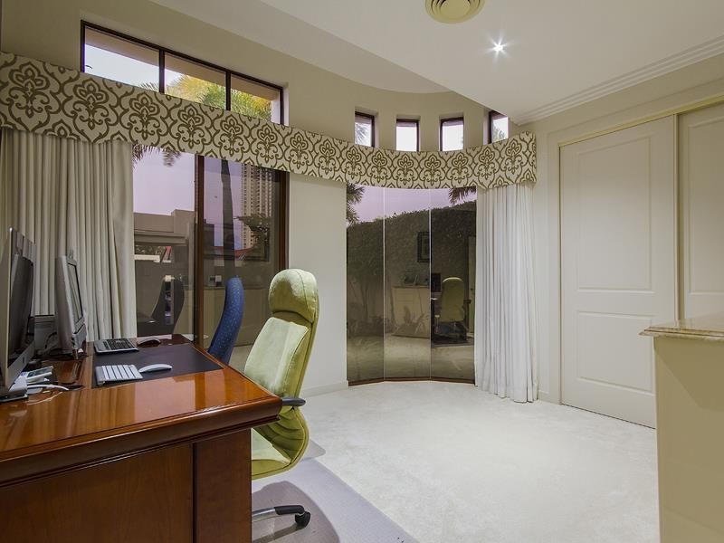 14 Seafarer Court, Paradise Waters QLD 4217