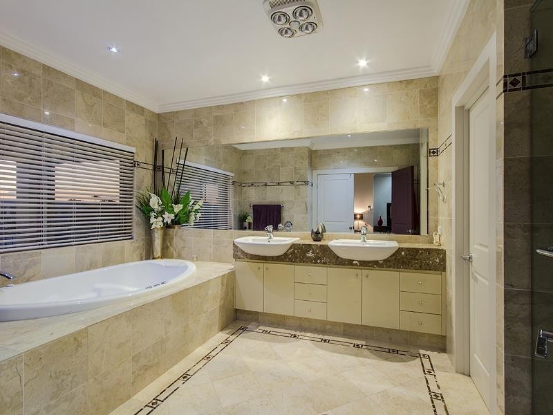 14 Seafarer Court, Paradise Waters QLD 4217