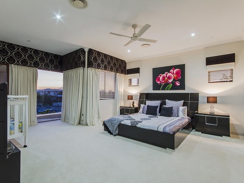 14 Seafarer Court, Paradise Waters QLD 4217