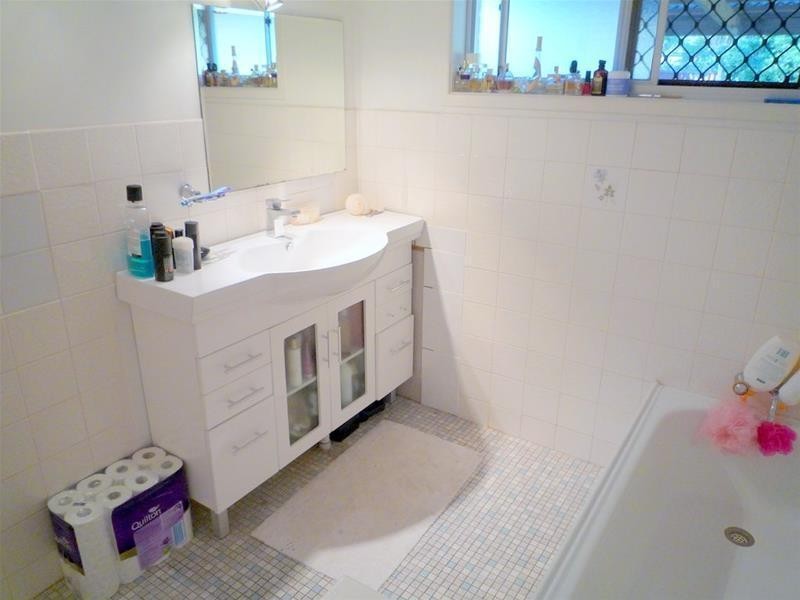 32 Boongala Road, Broadbeach Waters QLD 4218