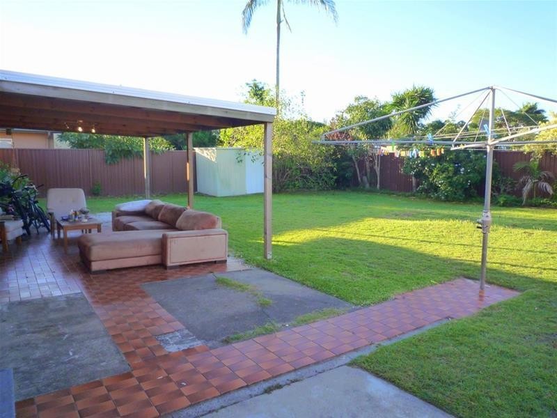 32 Boongala Road, Broadbeach Waters QLD 4218