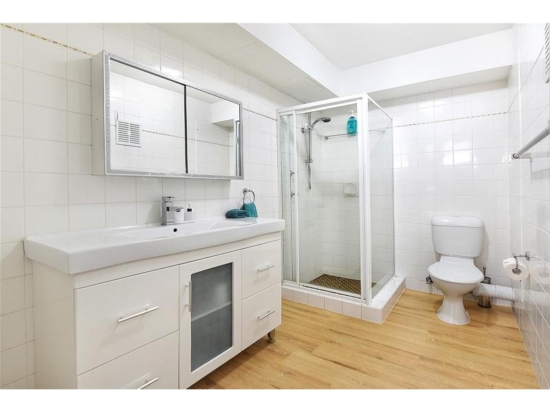 17B/2 Riverview Parade, Surfers Paradise QLD 4217