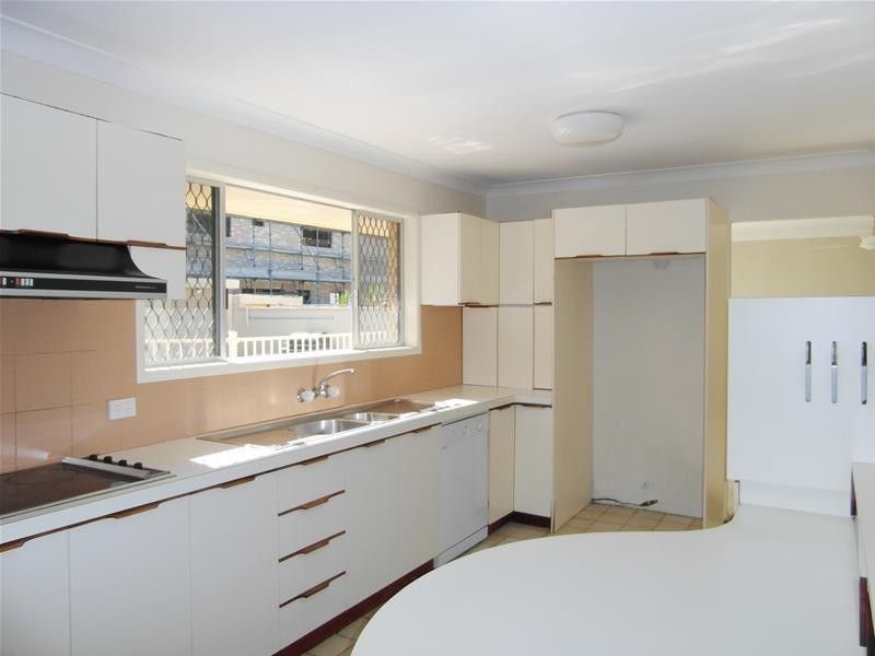 5 St Andrews Avenue, Isle Of Capri QLD 4217