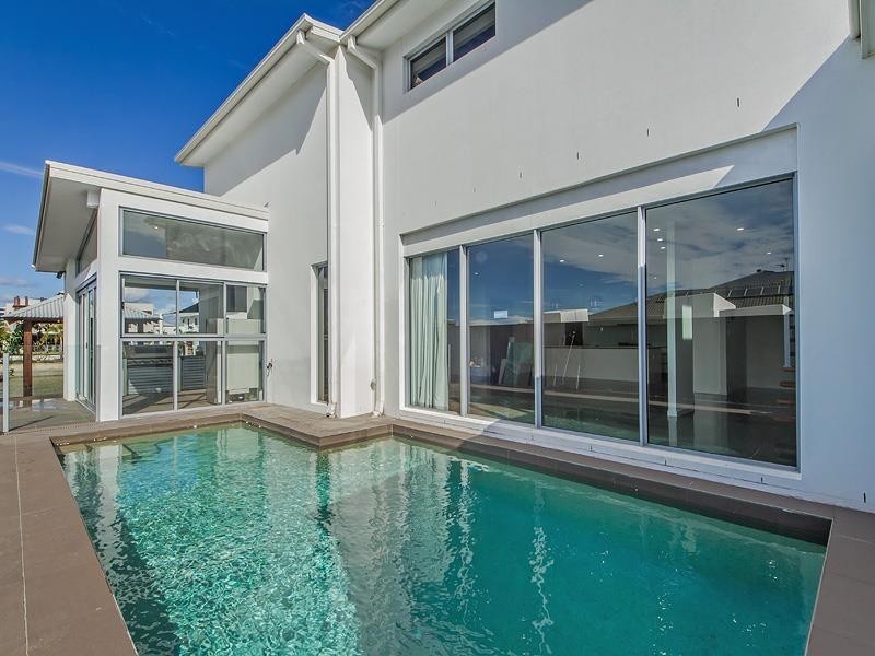 95 Compass Drive, Biggera Waters QLD 4216