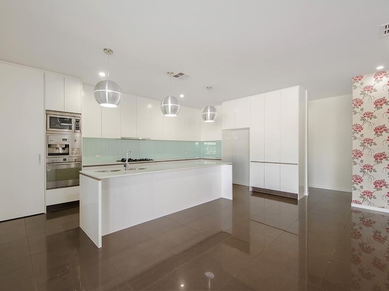 95 Compass Drive, Biggera Waters QLD 4216