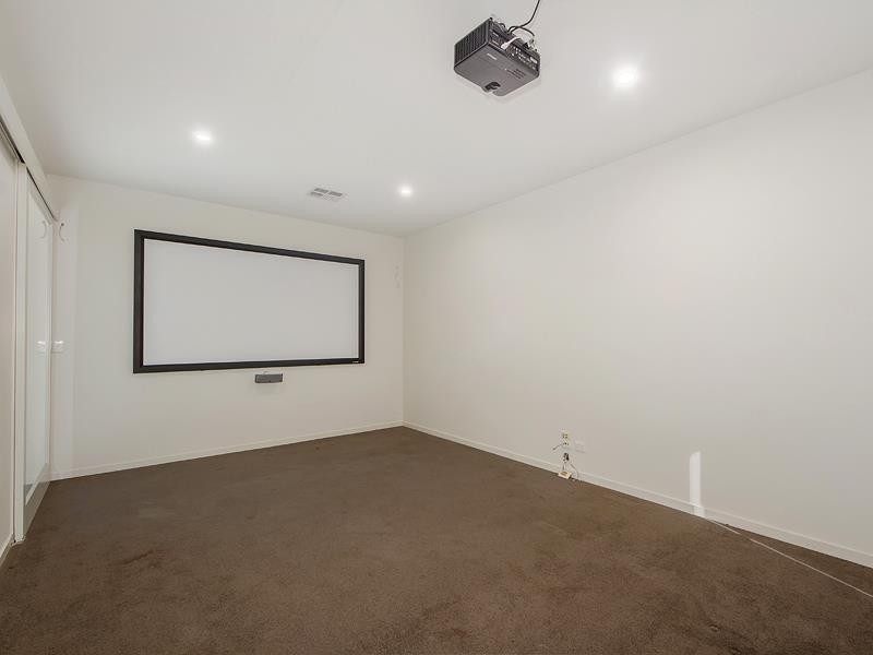 95 Compass Drive, Biggera Waters QLD 4216