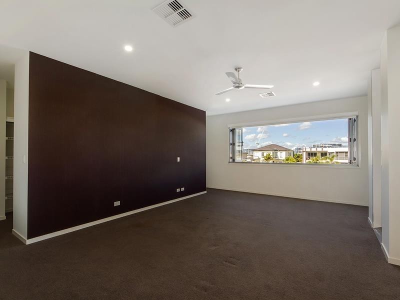 95 Compass Drive, Biggera Waters QLD 4216