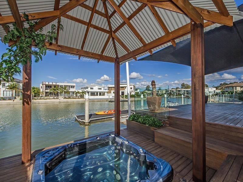 95 Compass Drive, Biggera Waters QLD 4216