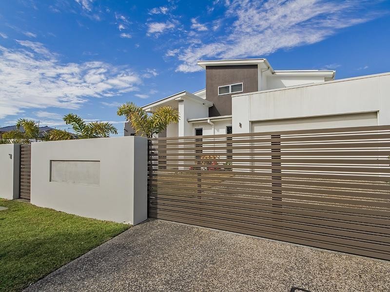 95 Compass Drive, Biggera Waters QLD 4216