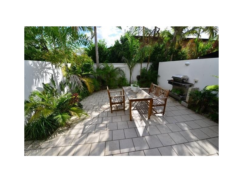 103 Salerno Street ‘Raffles on Capri’, Isle Of Capri QLD 4217