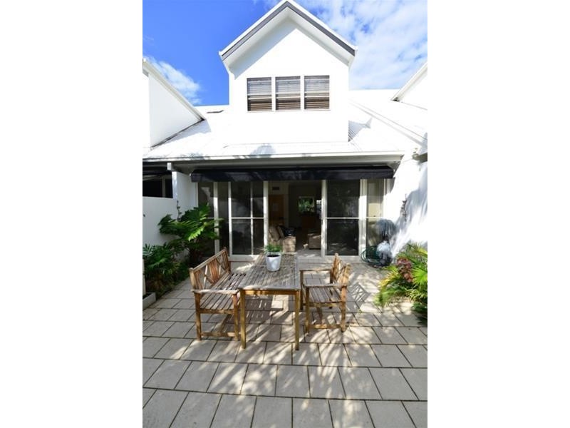 103 Salerno Street ‘Raffles on Capri’, Isle Of Capri QLD 4217