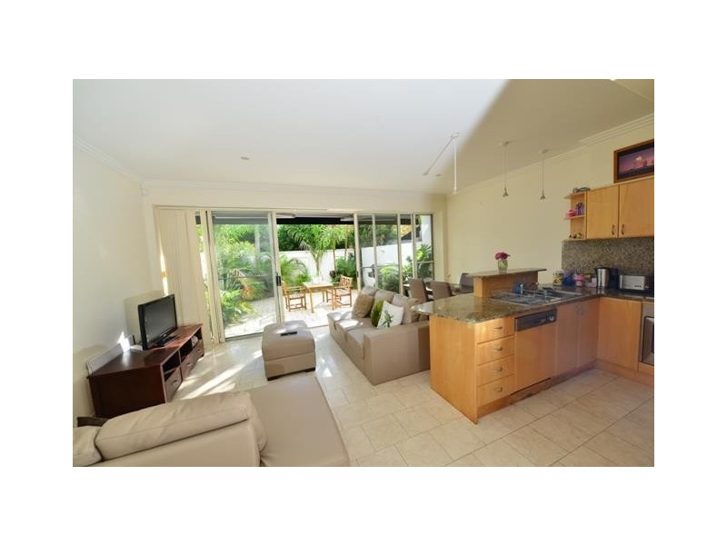 103 Salerno Street ‘Raffles on Capri’, Isle Of Capri QLD 4217