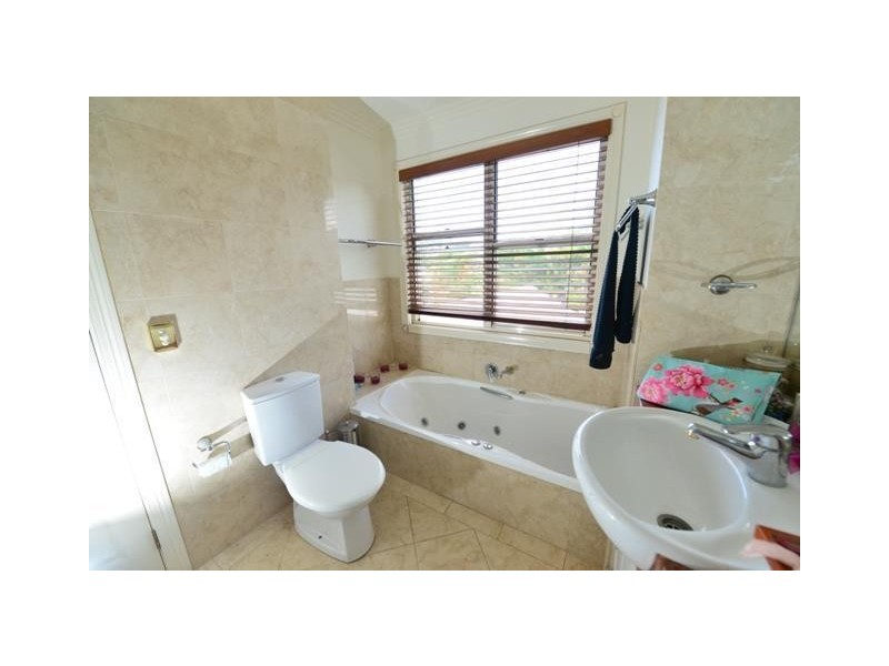 103 Salerno Street ‘Raffles on Capri’, Isle Of Capri QLD 4217