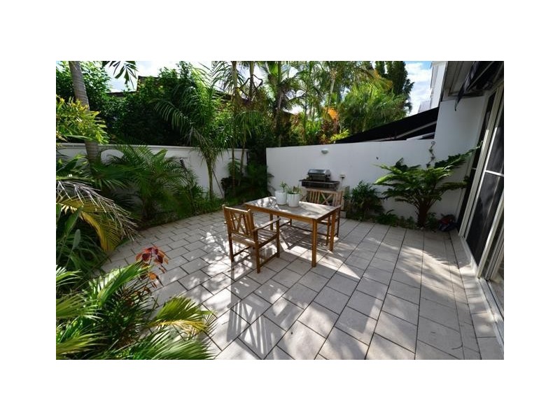 103 Salerno Street ‘Raffles on Capri’, Isle Of Capri QLD 4217