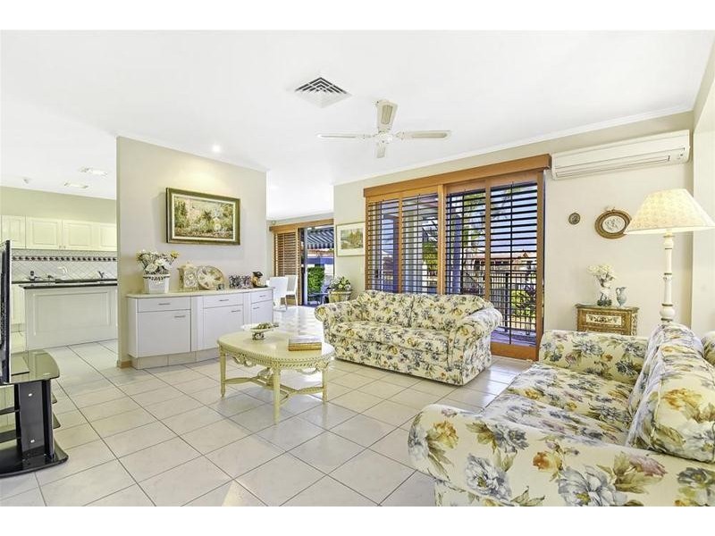 14 Buccaneer Court, Paradise Waters QLD 4217